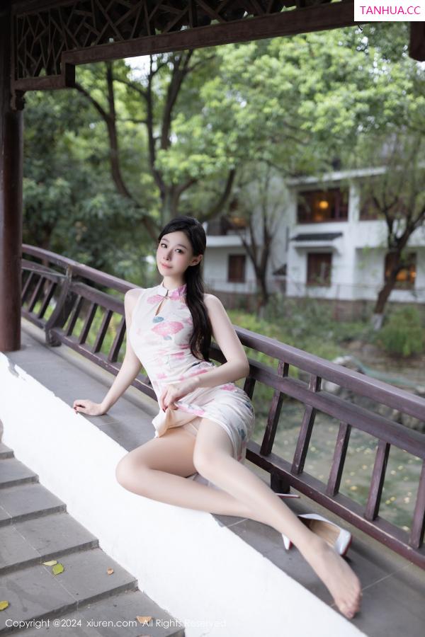 逗逗DouDou  [XiuRen]高清写真图 2024.08.29 No.9087 小逗逗 丝袜美腿第22张图片